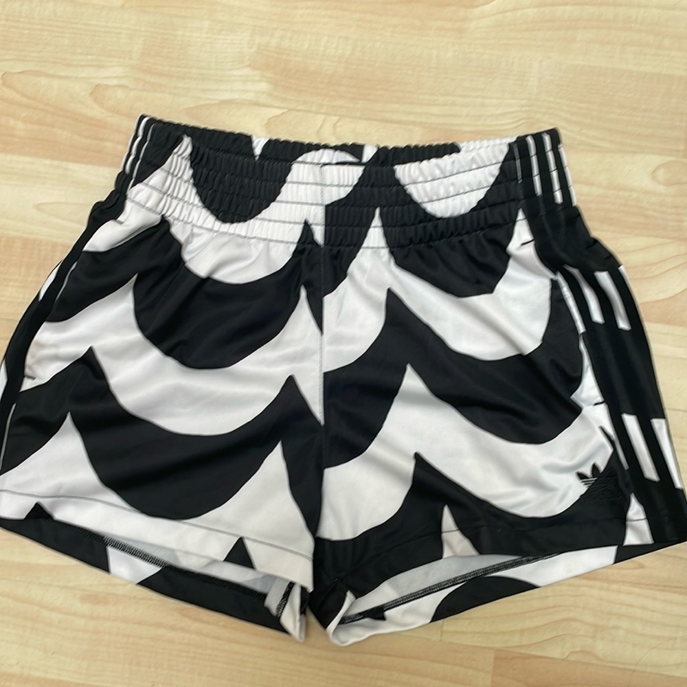 Adidas x Marimekko shorts size small fits 2-4 Very Rare